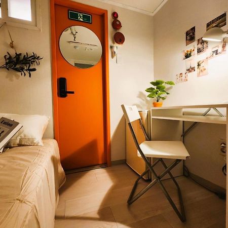 Oreum Stay Myeongdong - Female Only Сеул Экстерьер фото