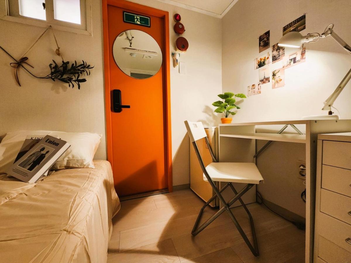 Oreum Stay Myeongdong - Female Only Сеул Экстерьер фото