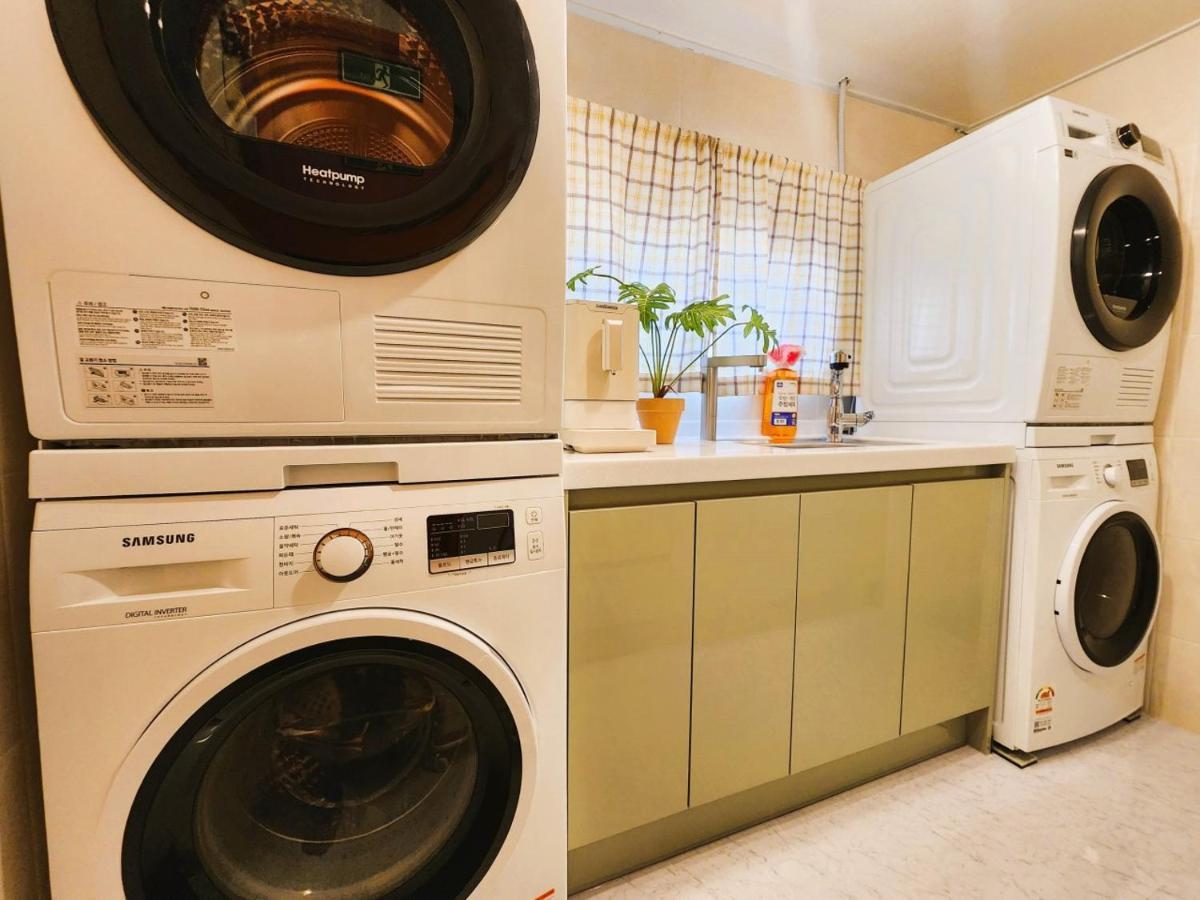 Oreum Stay Myeongdong - Female Only Сеул Экстерьер фото