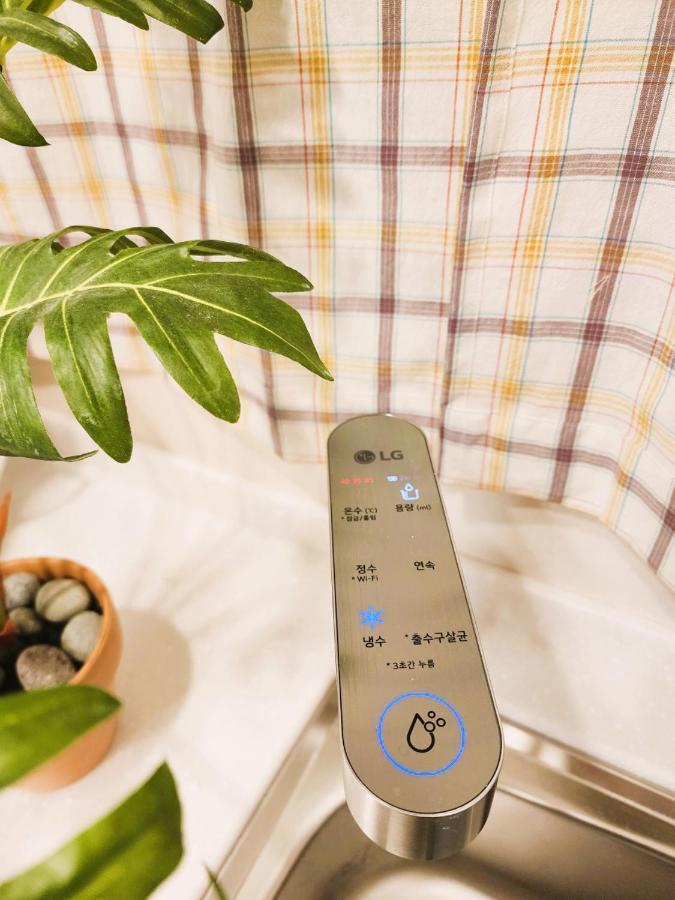 Oreum Stay Myeongdong - Female Only Сеул Экстерьер фото