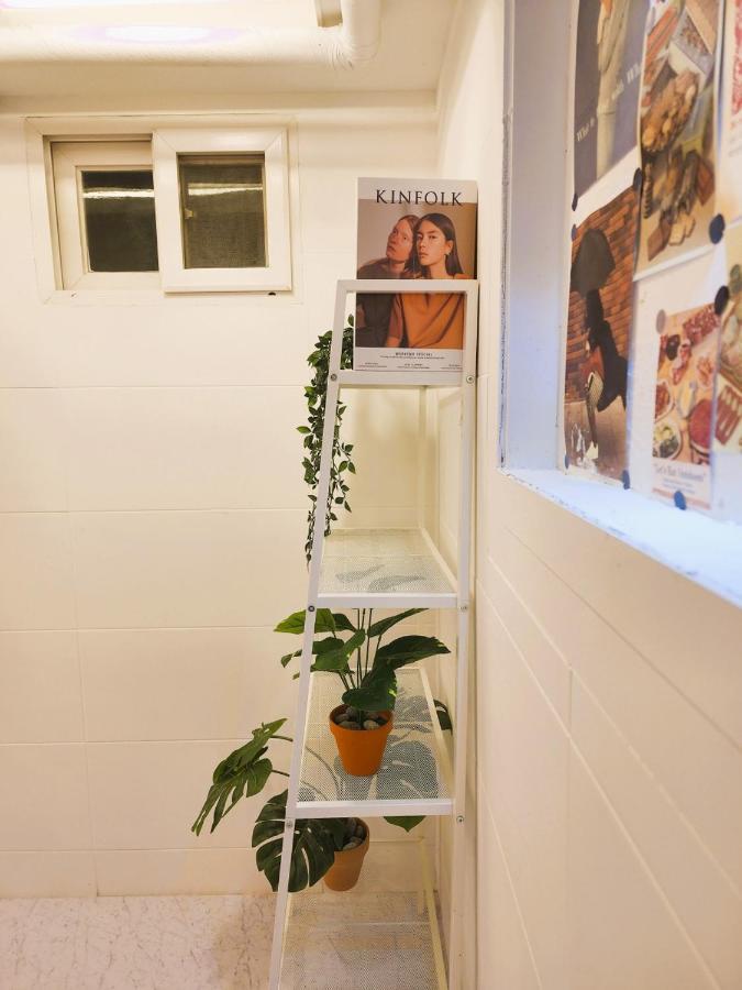 Oreum Stay Myeongdong - Female Only Сеул Экстерьер фото