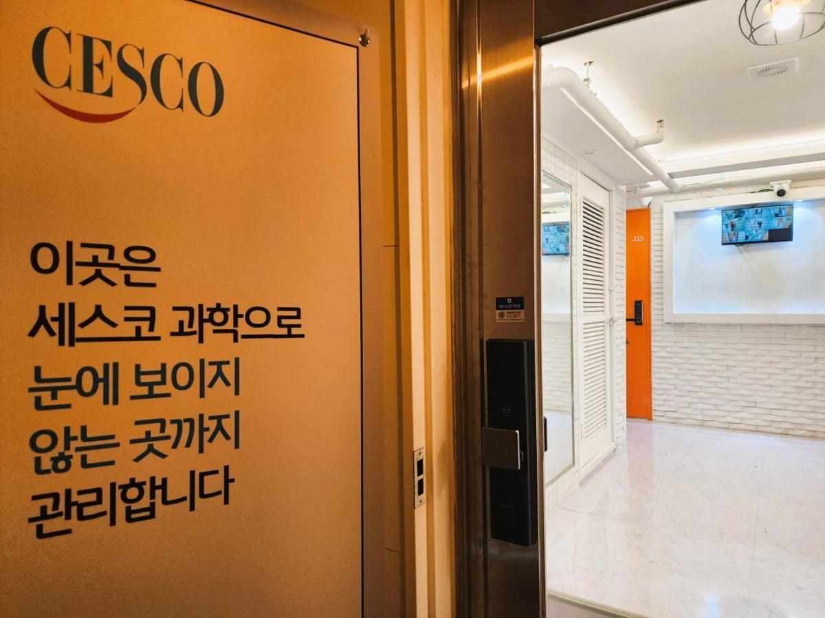 Oreum Stay Myeongdong - Female Only Сеул Экстерьер фото