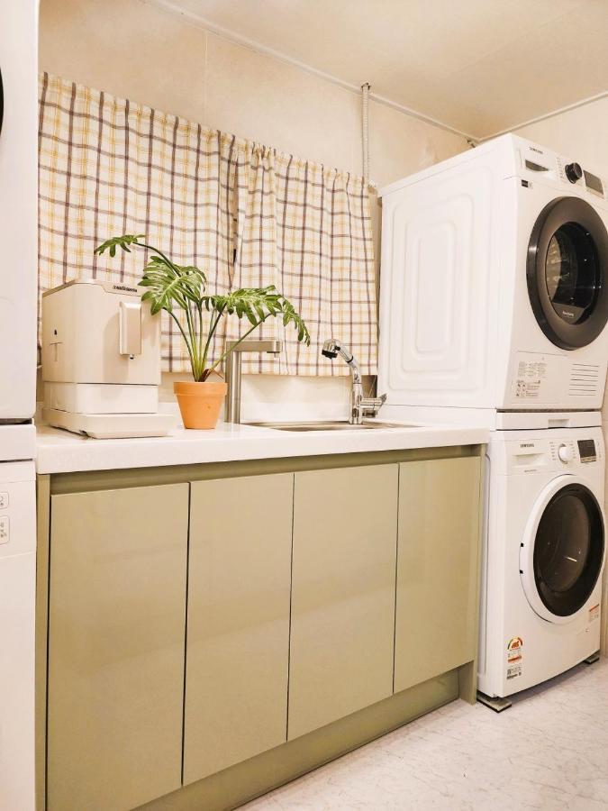 Oreum Stay Myeongdong - Female Only Сеул Экстерьер фото